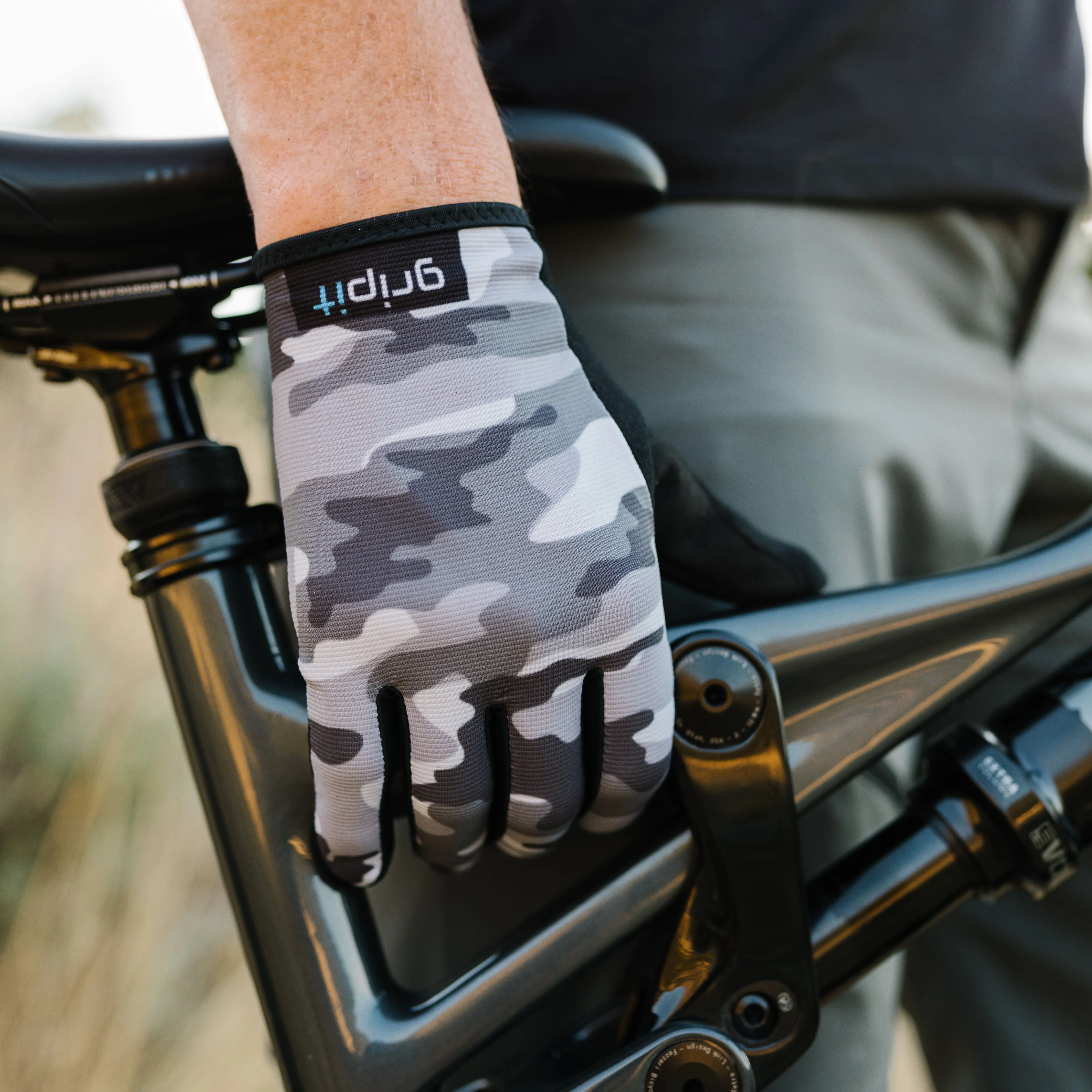 B&W Camo | All Ride Glove