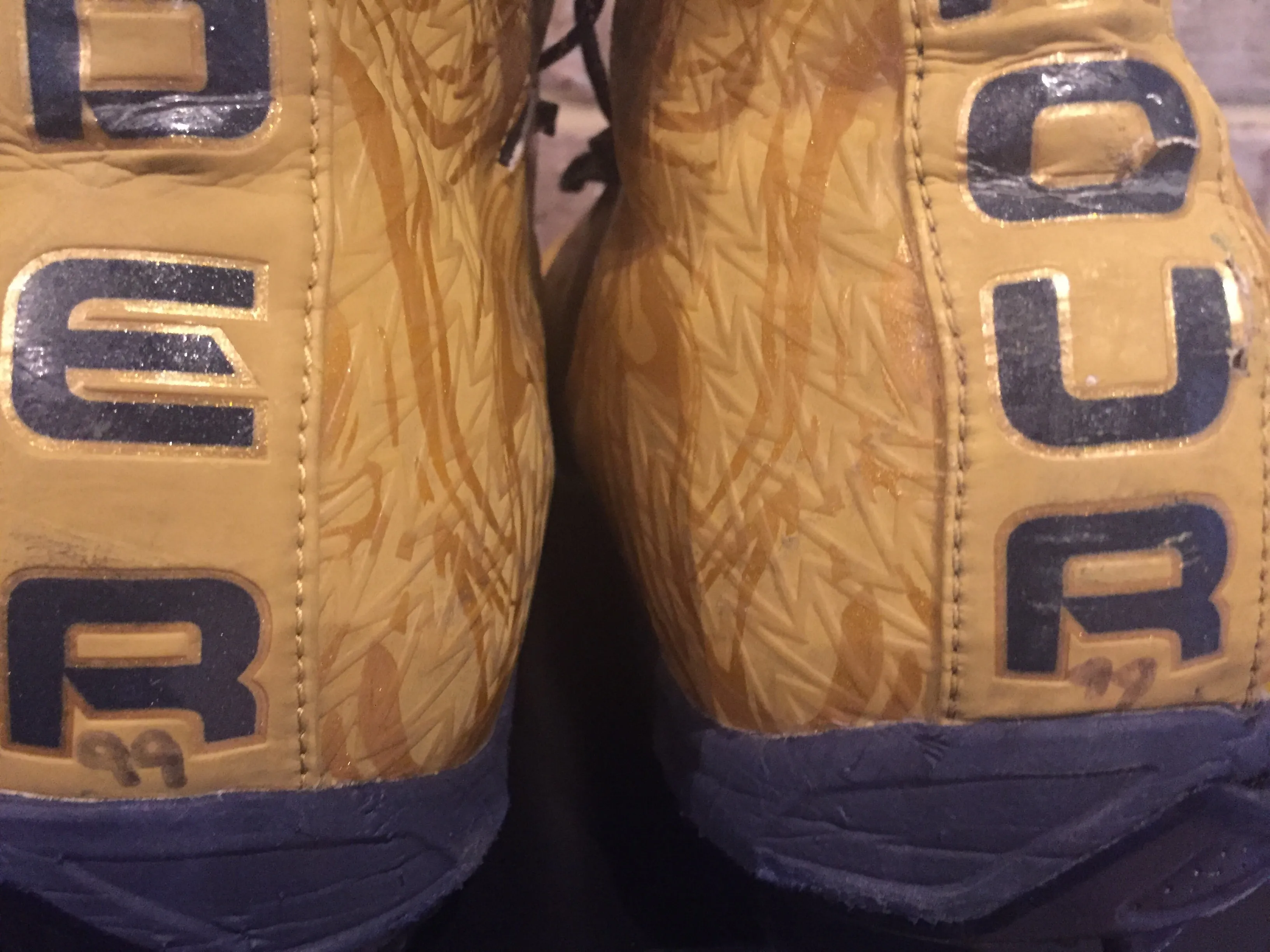 Jerry Tillery 2017 Notre Dame Team Issued/ Game Used Under Armour Cleats #99