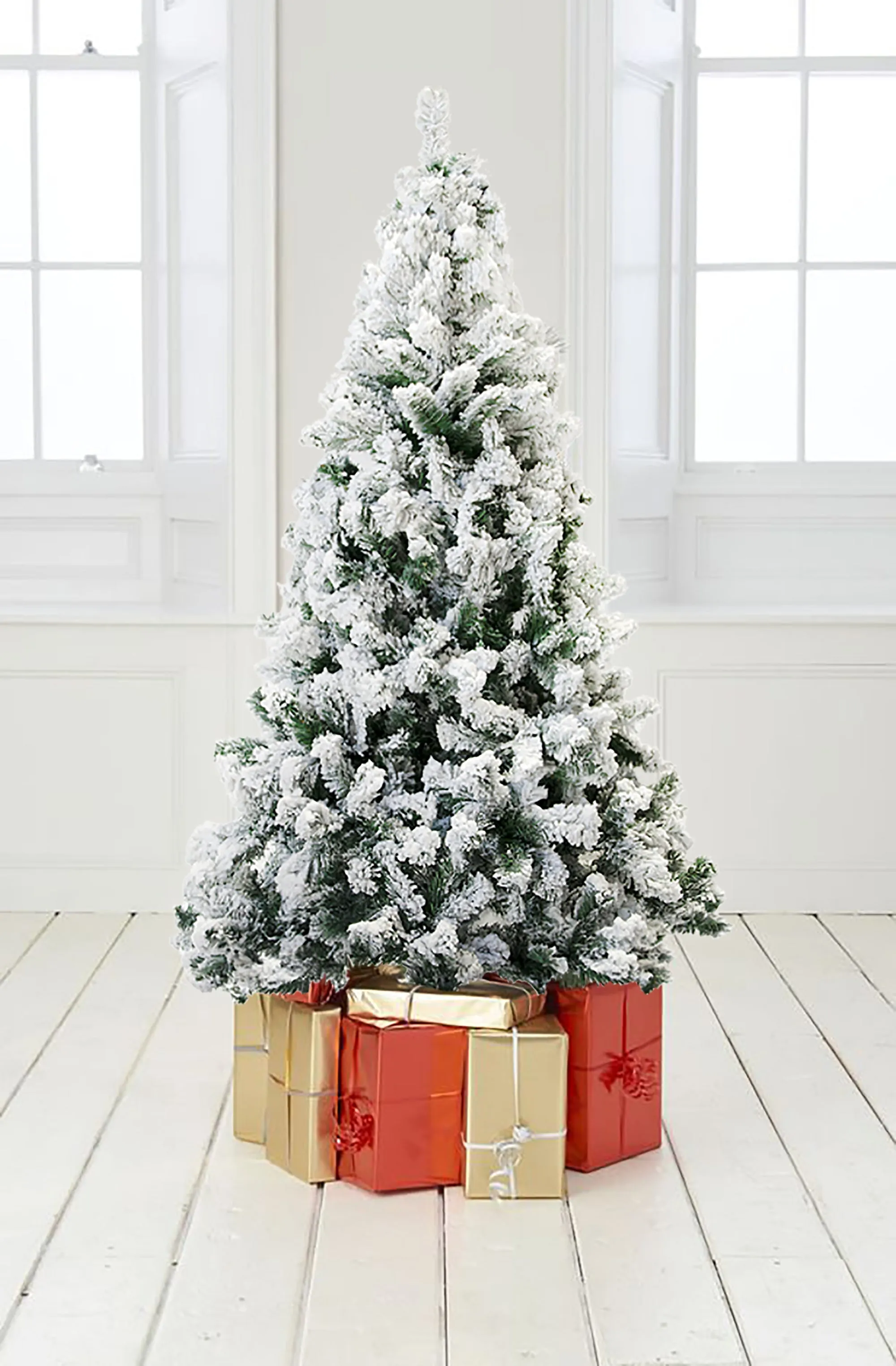 Perfect Holiday 4ft-7ft Snow Flocked Christmas Tree